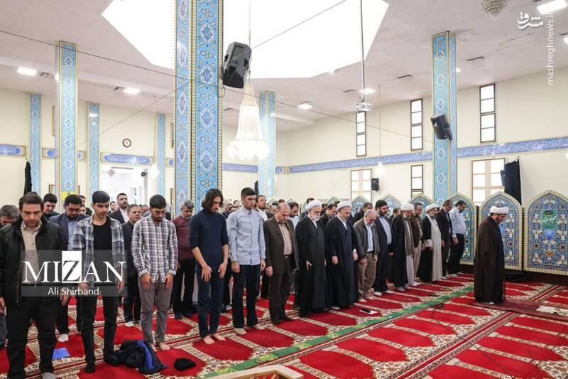 رئیس عدلیه در صف نمازگزاران دانشگاه زنجان