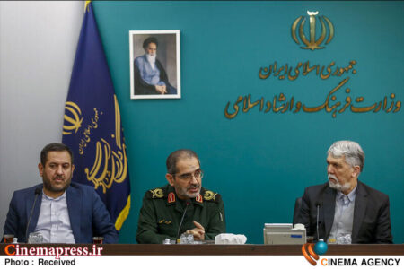«بسیج» گرچه در کنار «حاکمیت» و «دولت» است اما «مشروعیت» خود را از «مردم» می‌گیرد/ «بسیج» به اقیانوس «مردم» متصل است و باید وجهه «مردمی بودن» و اتصال خود با «مردم» را حفظ کند