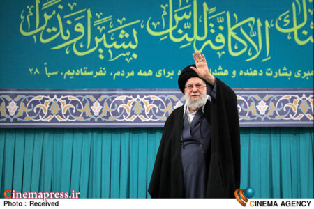 خصوصیت «فتنه اخیر» این بود که شخص «رئیس‌جمهور آمریکا» شخصاً در آن دخالت کرد/ «ملت ایران» همانطور که «کمر فتنه» را شکست «کمر فتنه‌گر» را هم باید بشکند