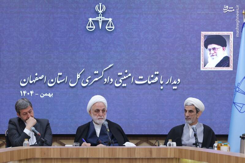 دیدار با جمعی از قضات مسئول در رسیدگی به پرونده‌های امنیتی استان