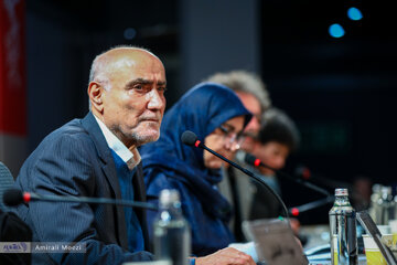 منوچهر محمدی : وحی منزل دانستن پروانه ساخت، از قوطی کدام عطاری بیرون آمده است؟/ بر مبنای چه ضرورتی بر اخذ پروانه ساخت پافشاری می‌شود؟