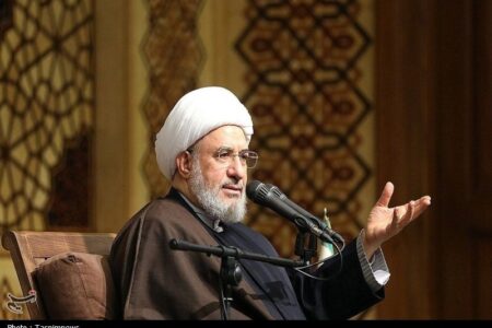 آیت‌الله اراکی: شگفتا که ریاست الازهر به یاری آمریکای کافر برخاست