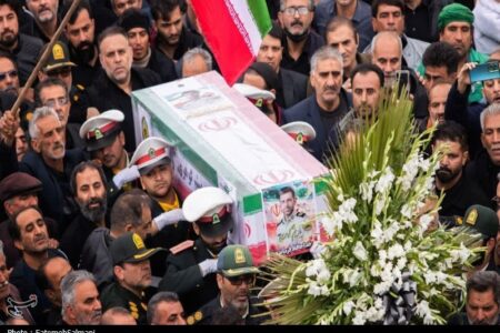 وداع حماسی دارالشهدا آران و بیدگل با شهید میثم گوهری‌آرانی+تصاویر