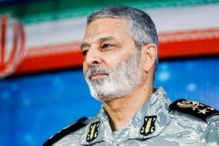 پیکر شهید سپهبد موسوی در حرم حضرت معصومه(س) به خاک سپرده می‌شود