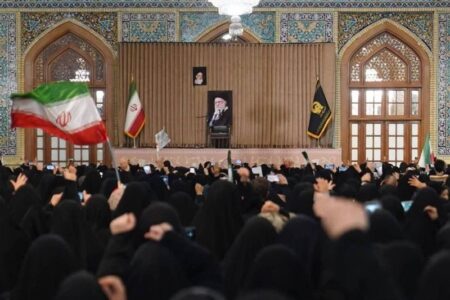 یاد رهبر شهید در حرم رضوی/جای خالی صدایی که هر سال با بهار می‌آمد
