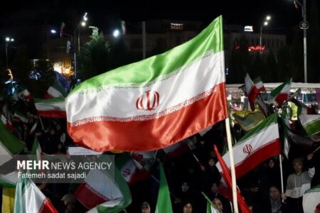 اجتماع پرشور مردم در شهر دارالصابرین بم