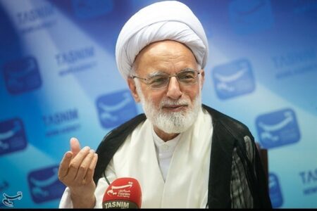 امام جمعه اراک: تندرو و کندرو در جامعه ایران اسلامی وجود ندارد