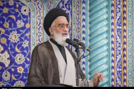 امام جمعه قم: مسئولان دیپلماسی ‌باید نقطه‌زنی کنند‌