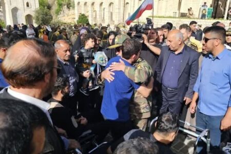 بازگشت 9 تن از دریادلان ناوچه دنا به شیراز + تصاویر