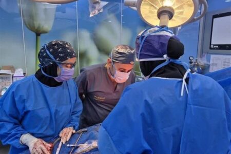 برداشت موفقیت‌آمیز تومور 20 کیلویی از بدن بیمار 39 ساله در مشهد