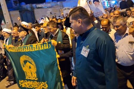 راهپیمایی باشکوه مردم گناوه با حضور خادمان رضوی