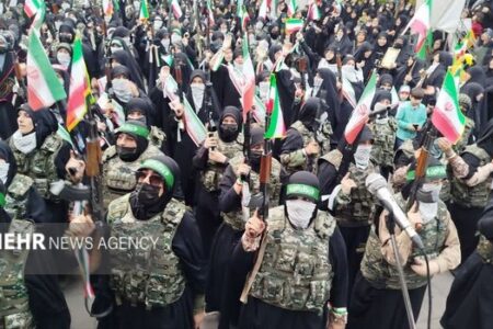 روایت مهر از رژه بانوان گیلانی در رژه «دختران جانفدا»