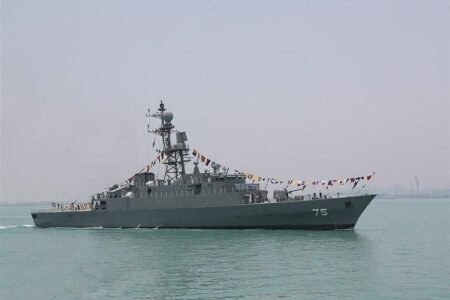 روایتی از حمله ناجوانمردانه آمریکا به ناو دنا در اقیانوس هند‌