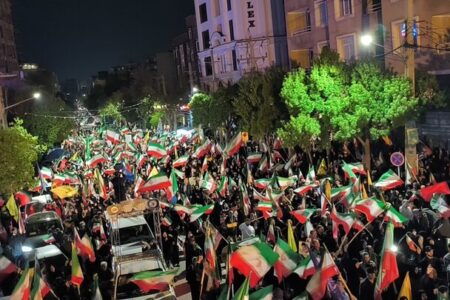 رژه شیردختران ملایری در اجتماعات شبانه