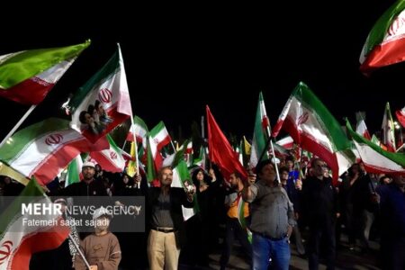 میدان آزادی میزبان شور کرامت و مقاومت مردم کرمان