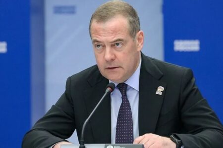 واکنش مدودف به اظهارات ترامپ درباره نفت ایران