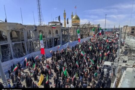 پرچم جمهوری اسلامی در حسینیه اعظم زنجان به اهتزاز درآمد