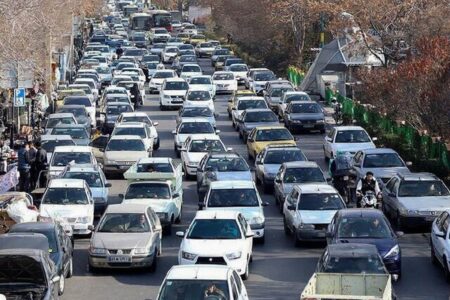 آخرین وضعیت جوی و ترافیکی جاده‌های کشور / ترافیک سنگین در محورهای ورودی تهران گزارش شد