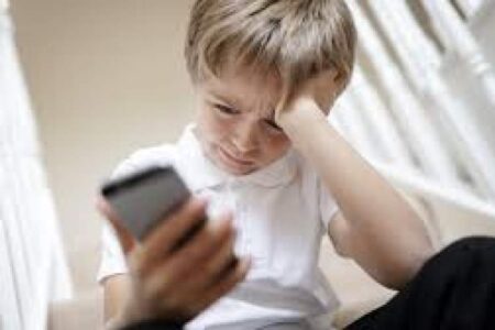 از هر ۶ نوجوان، یک نفر قربانی آزارهای جنسی آنلاین است!