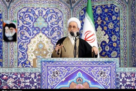 امام جمعه قم: 14 خطای محاسباتی سبب شکست‌ آمریکا مقابل ایران شد
