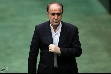 حاجی‌بابایی: بسته جامع حمایتی برای میناب تدوین می‌شود