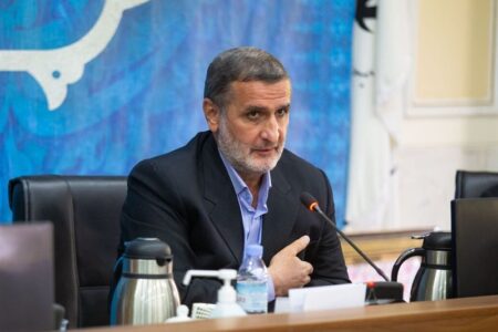 عزاداریم اما عقب‌نشینی نمی‌کنیم؛ دست‌مان روی ماشه است