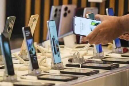 چرا بازار تلفن همراه ملتهب شد؟ / بررسی تغییرات قیمتی در بازار منطقه‌ای