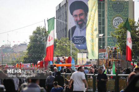 بیعت در امتداد بعثت؛تهرانی‌ها در مهمانی کیلومتری غدیر سنگ تمام گذاشتند