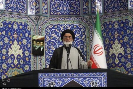عبور از خطوط قرمز و منویات رهبر معظم انقلاب خلاف شرع و قانون است