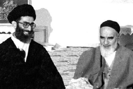 مکتب رهبر شهید از صحنه عمومی باید به میدان علم بیاید