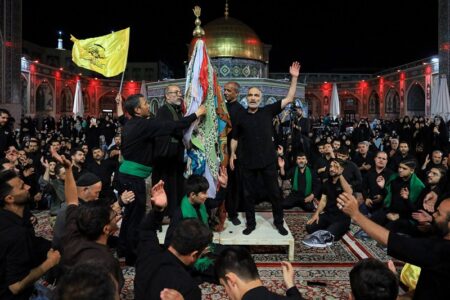 نوای «علم‌کشی» شیعیان افغانستان در حرم امام رضا(ع)+تصاویر