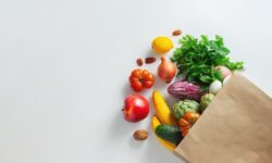 بحران تغذیه کودکان؛ گزارش جدید: میوه و سبزی در سفره بچه‌ها غایب است
