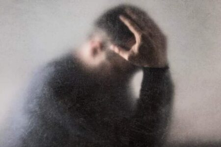 نشانه‌های متفاوت افسردگی در مردان