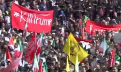 پرچم کشتن ترامپ در مراسم وداع با رهبر شهید