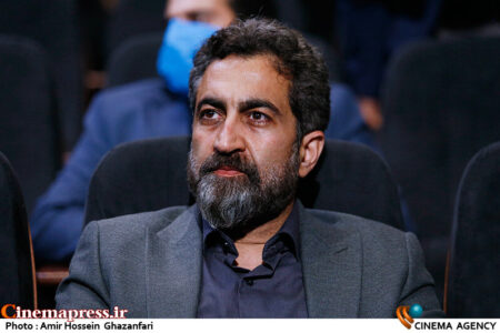 طیفی که در «تلویزیون» بیشتر فعالیت می‌کنند یا افرادی هستند که اساساً اعتقاد چندانی به برخی مسائل ندارند و یا بر اساس سفارش و از طریق ارتباطات دوستانه و گروه‌های مختلف وارد این حوزه شده‌اند