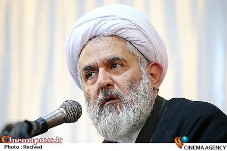 مقدمه هر «جنگ نظامی» یک «فروپاشی ذهنی» است/ «دشمن» همواره تلاش می‌کند ابتدا اذهان را تسخیر کند انسان‌ها را سست کند و سپس به آن ها حمله کند