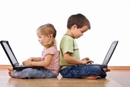 وابستگی کودک و نوجوان‌تان به موبایل و بازی های آنلاین را با «ممنوعیت» درمان نکنید!