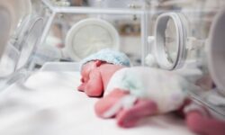 پیدا و پنهان عدم انجام یک آزمایش حیاتی از نوزاد
